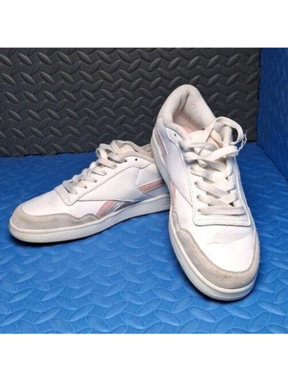 Reebok Women's Sz 7 Low Top Lace Up Athletic Sneakers White Beige Pink Comfort